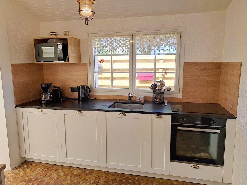 Holiday Home in Guisseny Near the Beach view 5