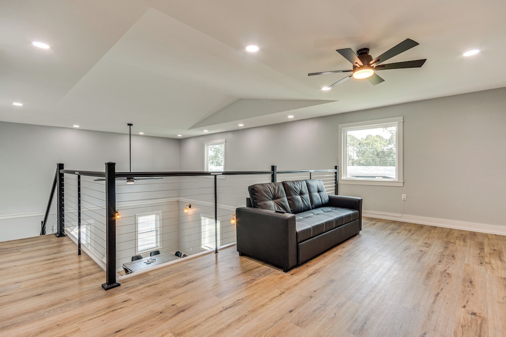 3 Mi to Navarre Beach: Home w/ Furnished Patio