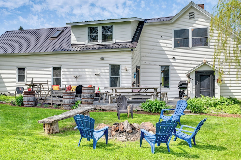 True North Farm House - Historic Family Home