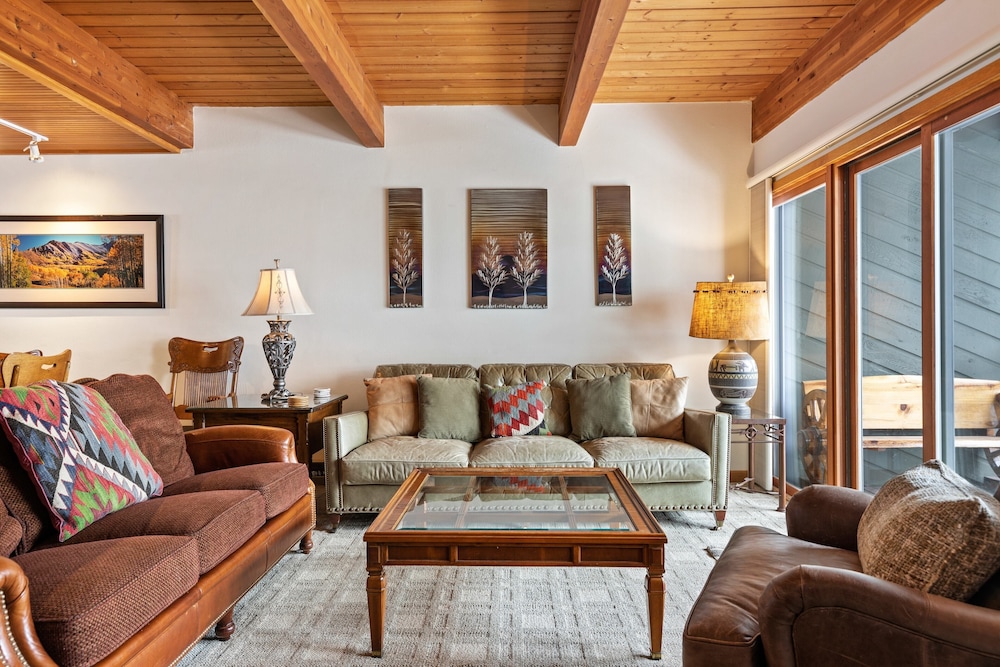Riverside Condos A103 by Avantstay Condo Close To Downtown, Town Park & Ski Lift #8 view 5