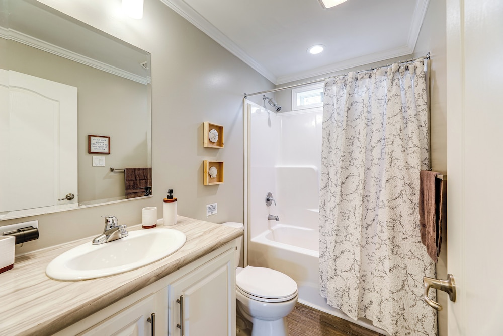 1 Mi to Outlets Ocean City: Home w/ Large Yard!