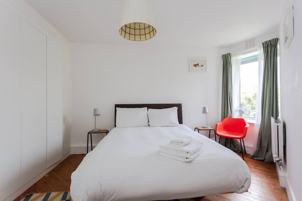 Relaxing 2 Bedroom Top Floor Apartment in Bethnal Green