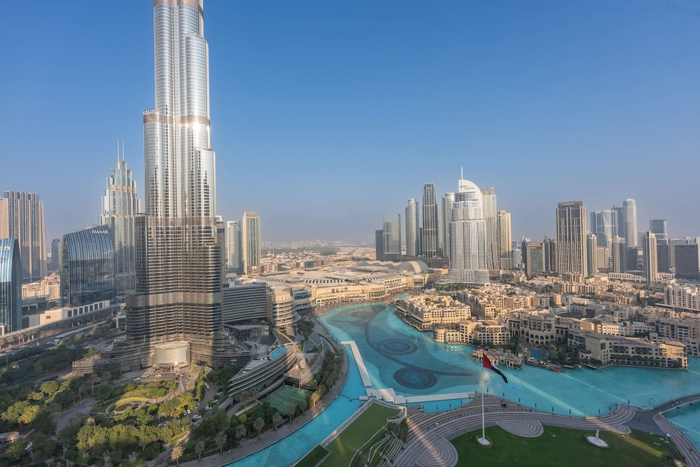 Cozy 2-bedroom Apartment Perfect for Family in Downtown With Burj Khalifa Views