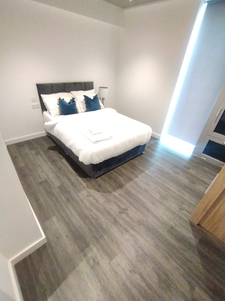 Immaculate 3-bed Apartment Homes in London