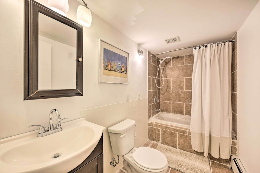 Island Park Couple's Escape 1 Mi to Beach! - Property Image 13