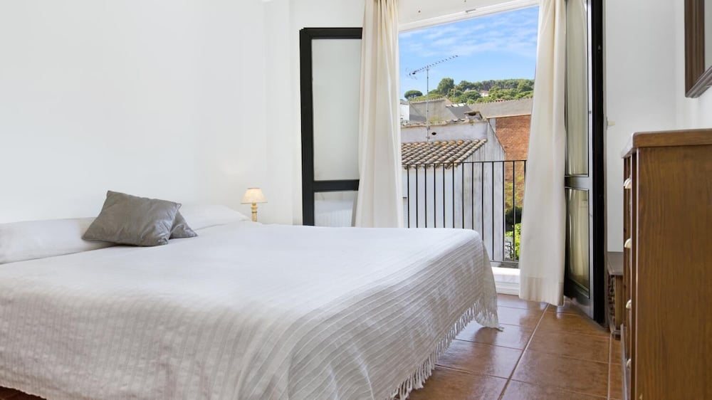 Sarrio in Llafranc With 2 Bedrooms and 2 Bathrooms