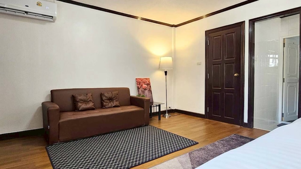 Greta Villa Nakluea 18