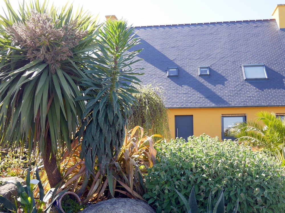 Holiday Home With Jacuzzi, Guisseny