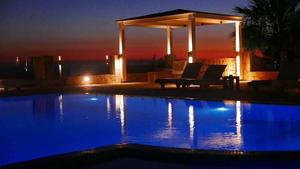 Agnanti Suites