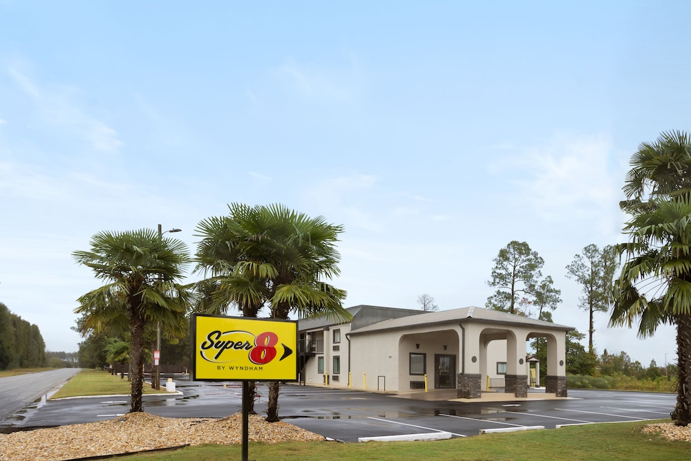 Perry Vacations - Super 8 by Wyndham Perry GA - Property Image 12