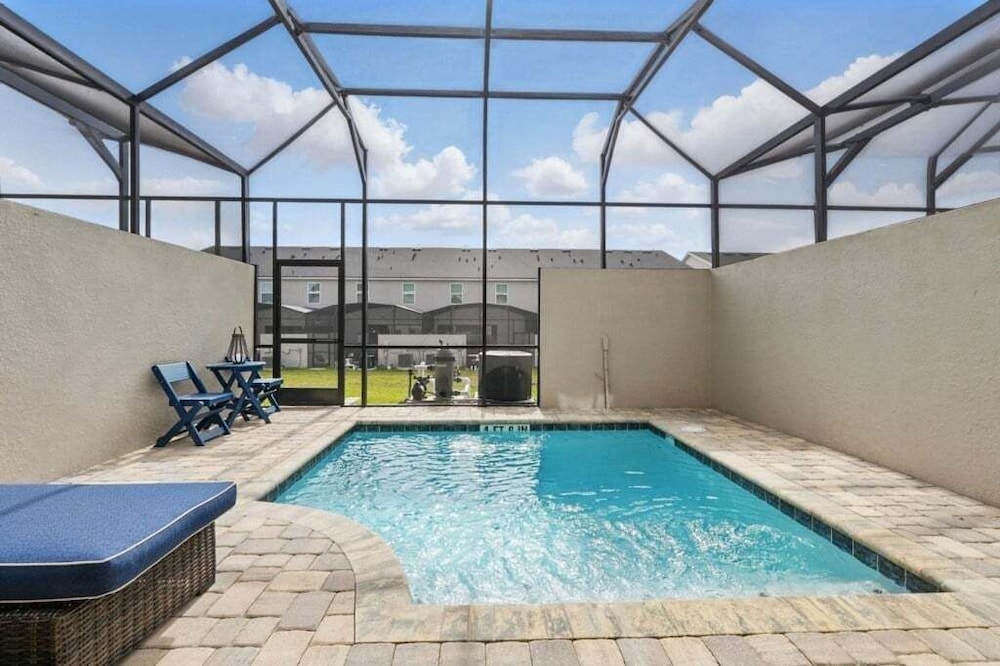 Beautiful Chic Radiance Home With Pool 5 Bedroom Townhouse