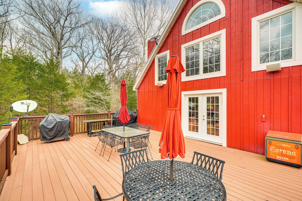 'the Lodge at Crider Creek' Getaway on 140 Acres!
