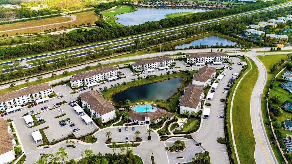 Modern 2BR Fort Myers Condo Pool, BBQ & Near Beaches