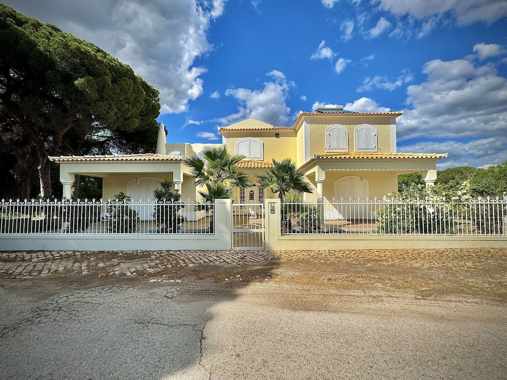 Quarteira Premium Villa by Homing