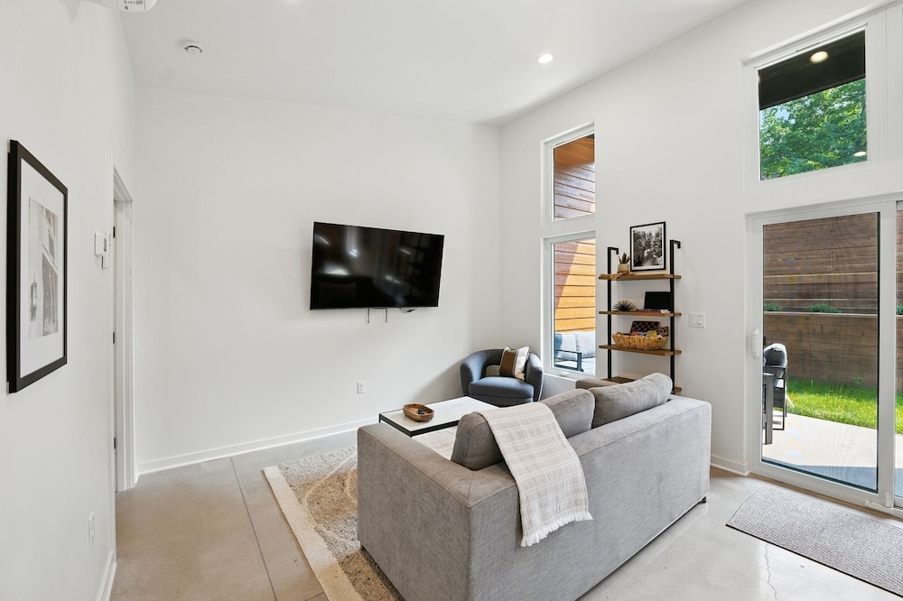 500 House - Unit C 1 Bedroom Townhouse