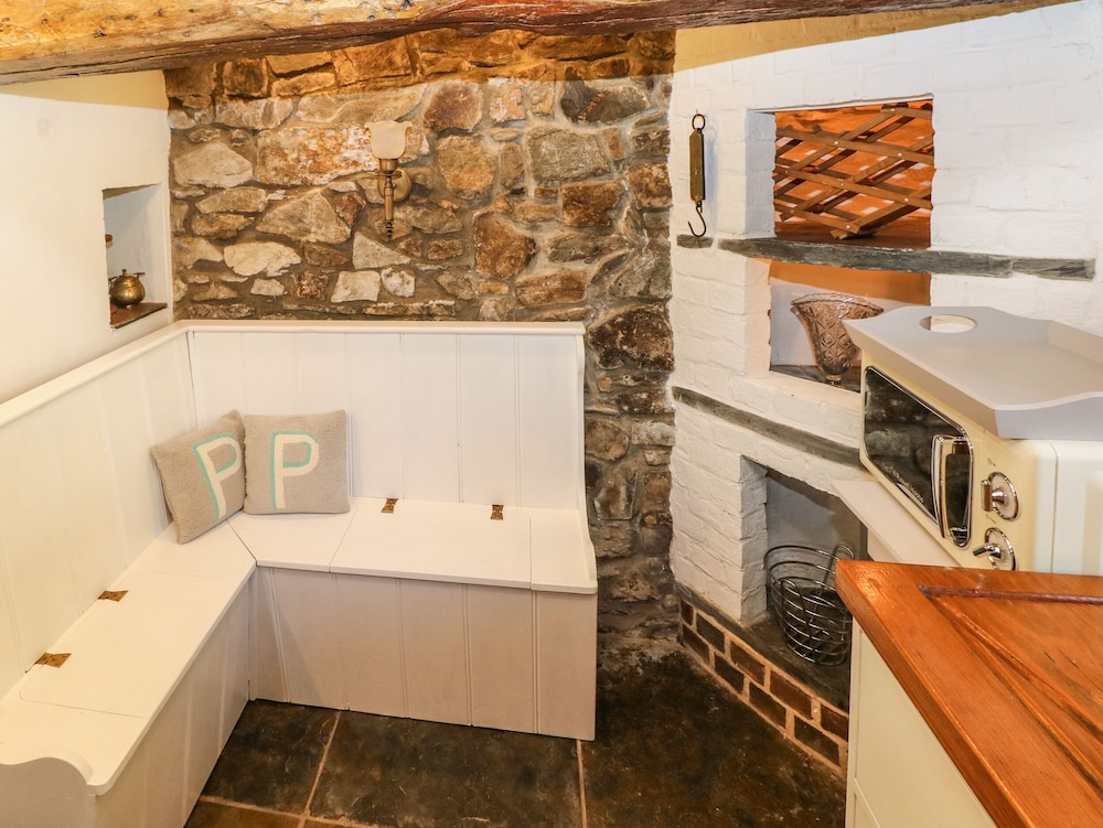 Penywhelp House