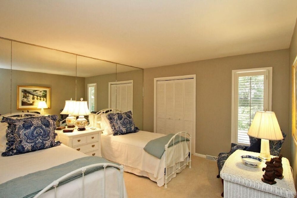 Charleston Vacations - 7 Edgewater Ally - Property Image 3