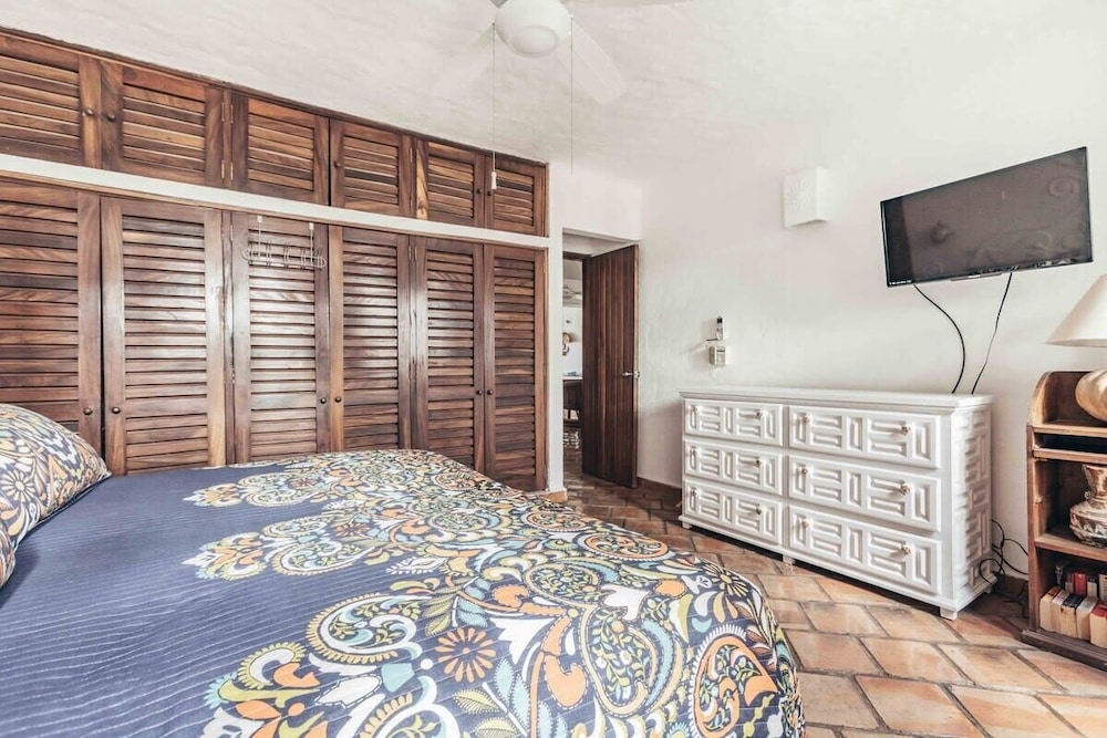 Beach Front Building 2Br Condo-balcony-beach-pool