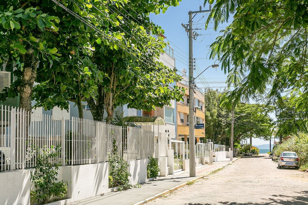 Cozy Two-story House Just 120m From the Beach! EDE