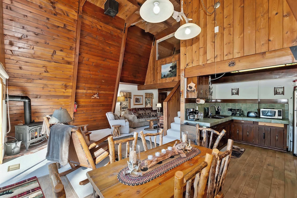 Yosemite Pines Cabin - Sleeps 6