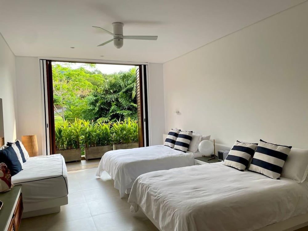 W Charming 5BR Villa in the Heart of Anapoima