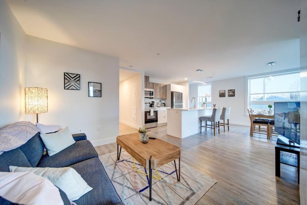 Stylish Modern Condo w Parking Location Coffee view 3