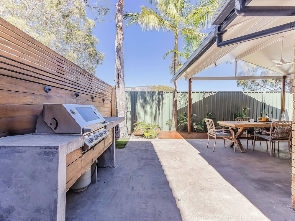 Kirra Shores Coastal Hideaway