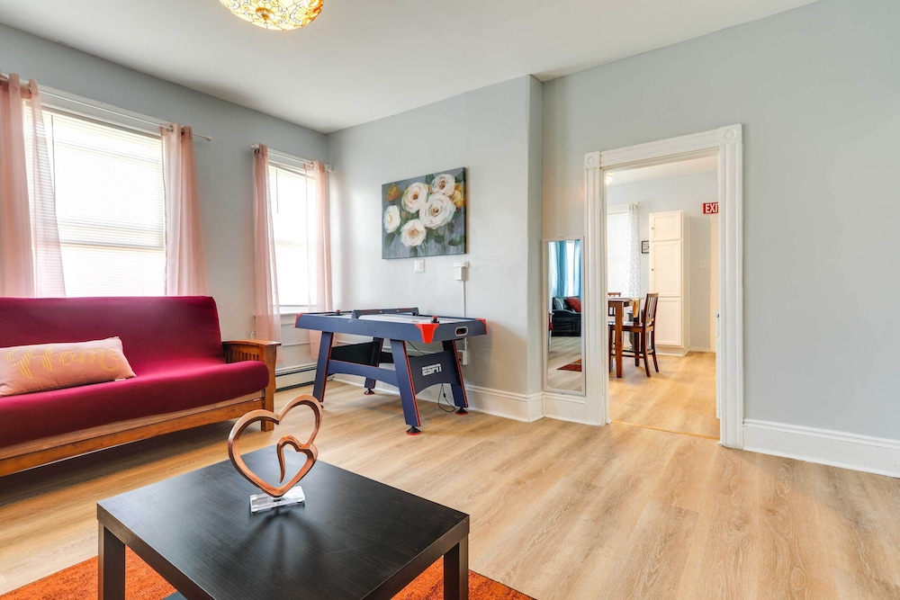 Charming Stoughton Apartment: 20 Mi to Boston