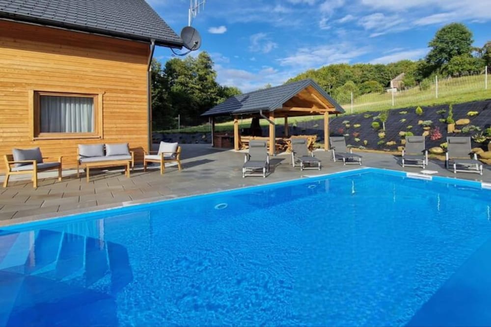 Holiday Home Wisniowa With Pool and Mountain Views