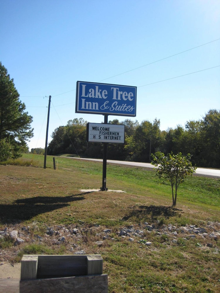 Laketree Inn And Suites Marion view 2