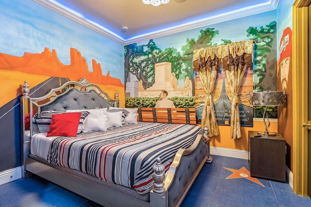 Ultimate Hollywood Themed Mansion for Big Groups
