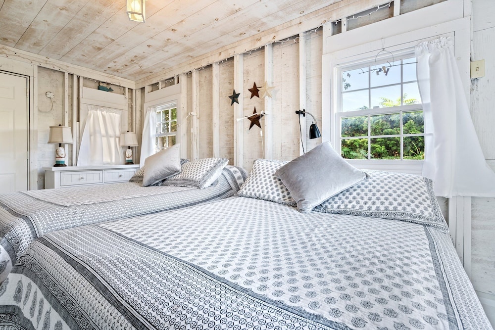 Beachwood Getaway Sleeps 10!