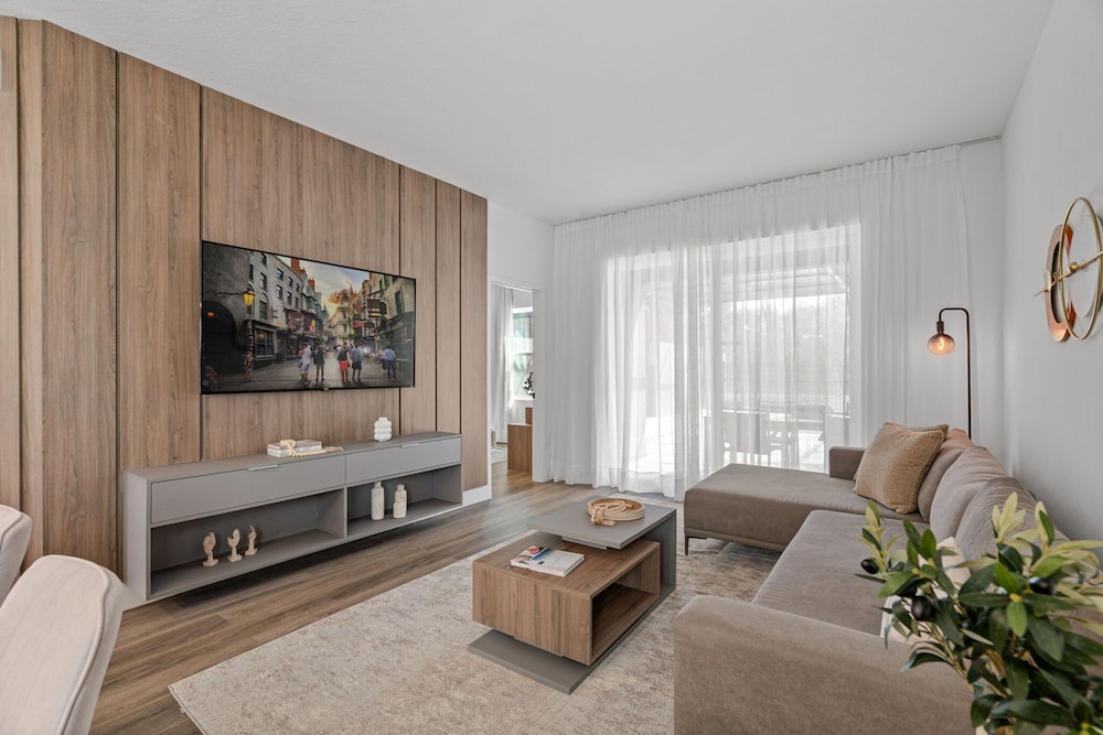Stylish Home 15 Min to Magic