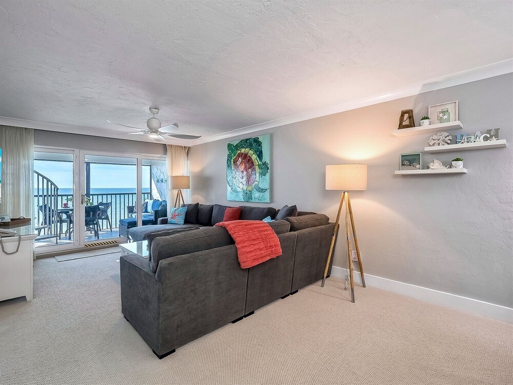Pointe Santo Condos by Dream Vacation Rentals