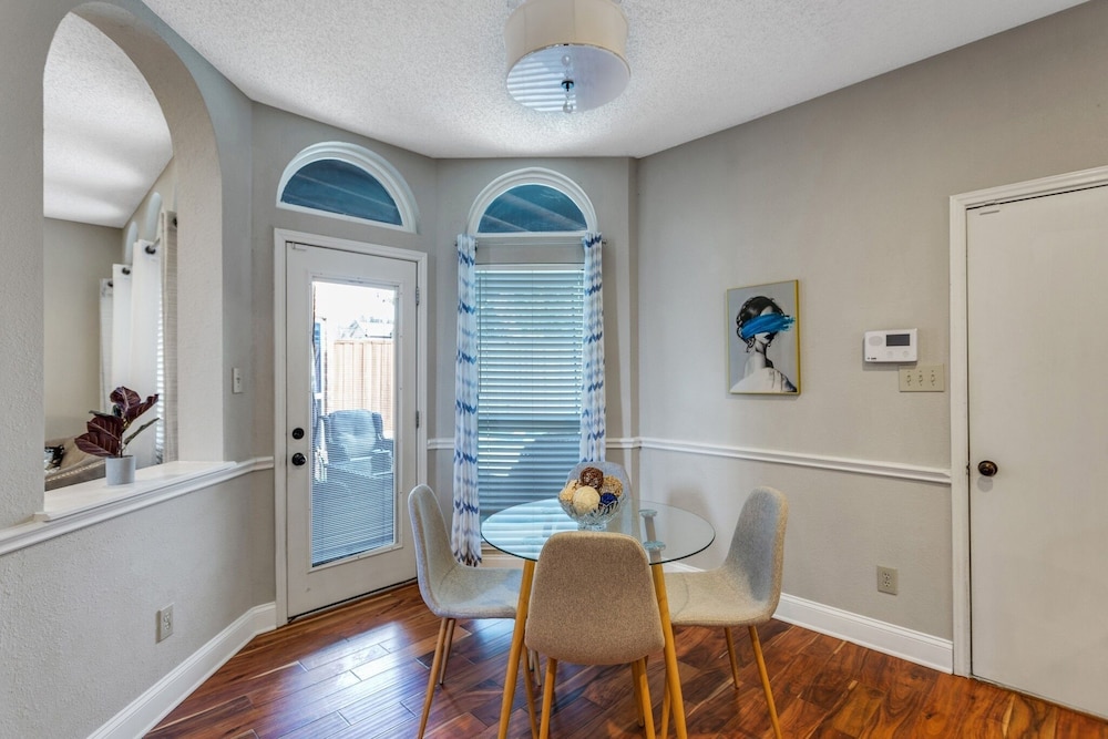 Discount Included! Stunning, Modern, Spacious Getaway Fits Any Group, 2 Game Rooms, Hot Tub 5 Bedroom Home by Redawning - Property Image 40