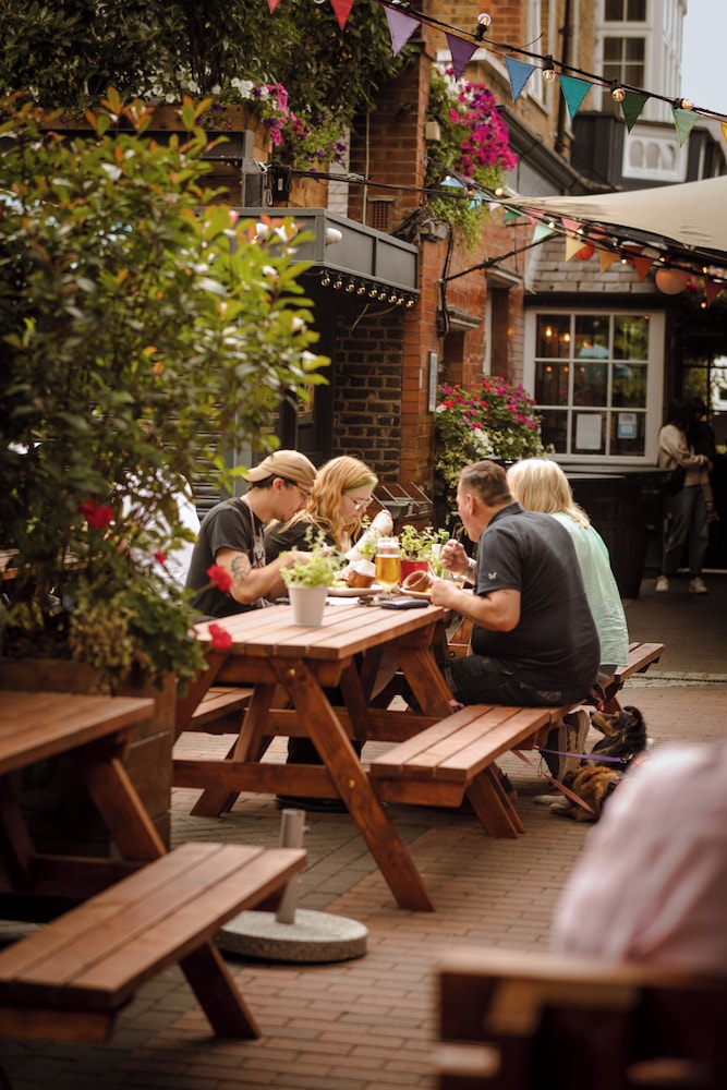 The Fox Pub & Inn