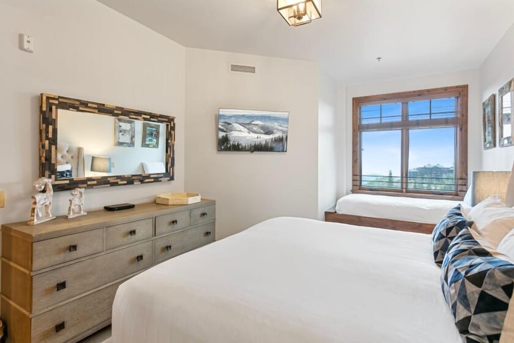 Grand Lodge - 3 Bedroom Deluxe #407 - Ski-in/out 3 Condo