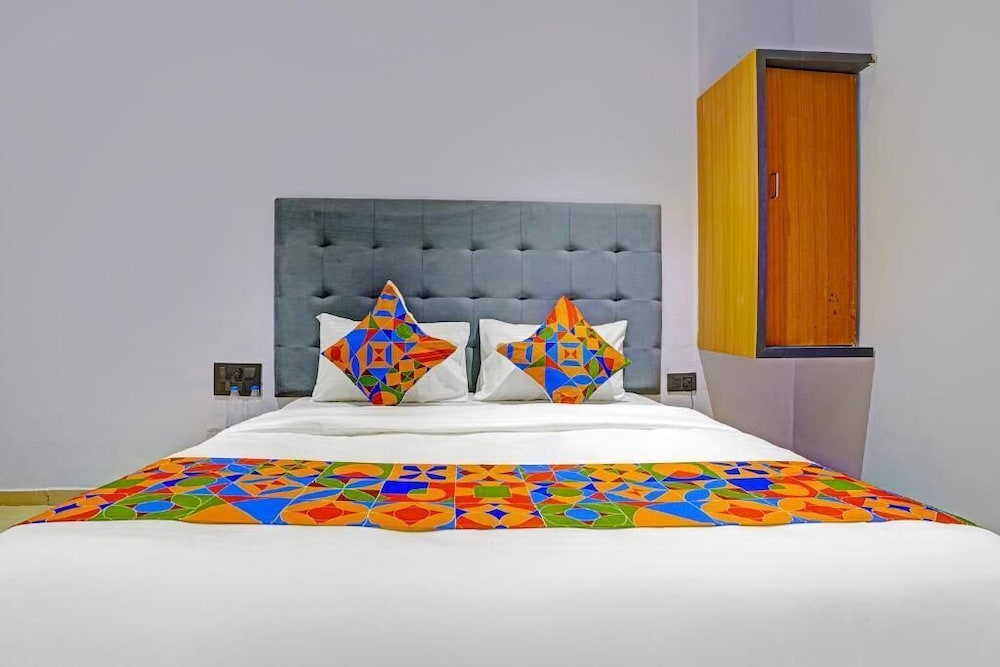 Hotel Nidhivan Palace