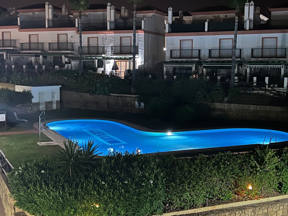 Cabopino/townhouse/marbella/sleeps6/pool