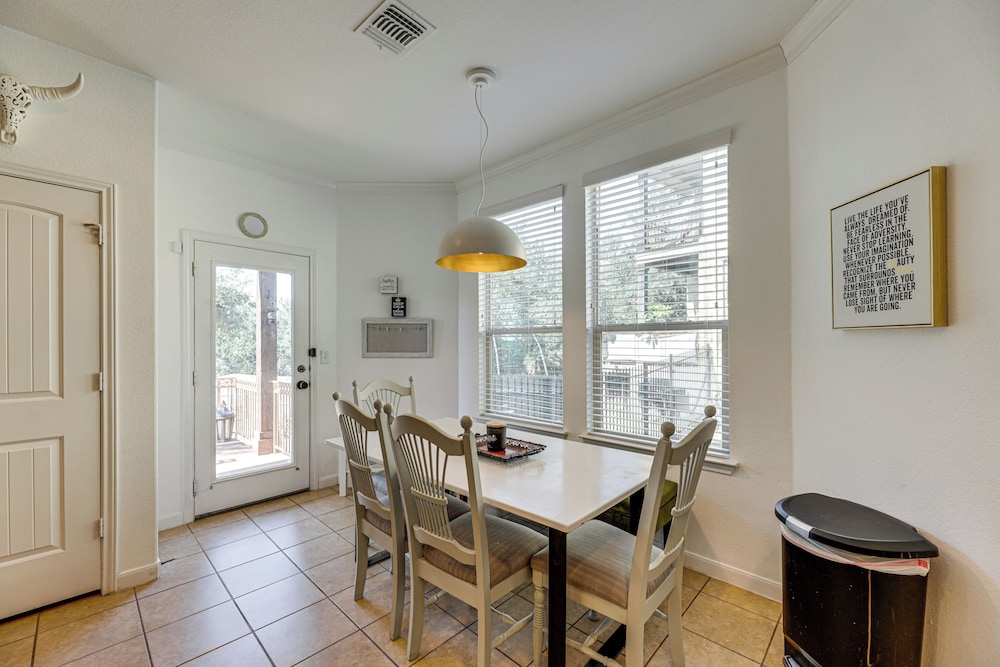 5 Mi to Lake Travis: Pet-friendly Home w/ Yard!
