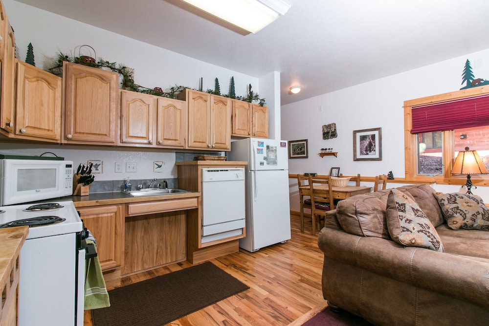 Estes Park Condos - Property Image 102