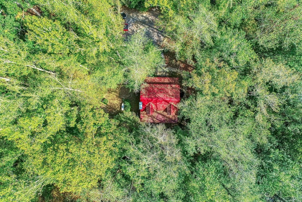 Elk Run On Cosby Creek - 2 Bedrooms, 2 Baths, Sleeps 7 Cabin by RedAwning