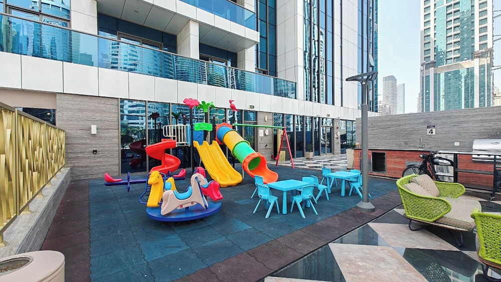 Heaven Crest Vacation Homes - Balcony with City View 1BHK in JLT Dubai Close to Metro & Marina