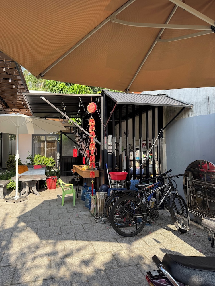 HOMESTAY HALONA