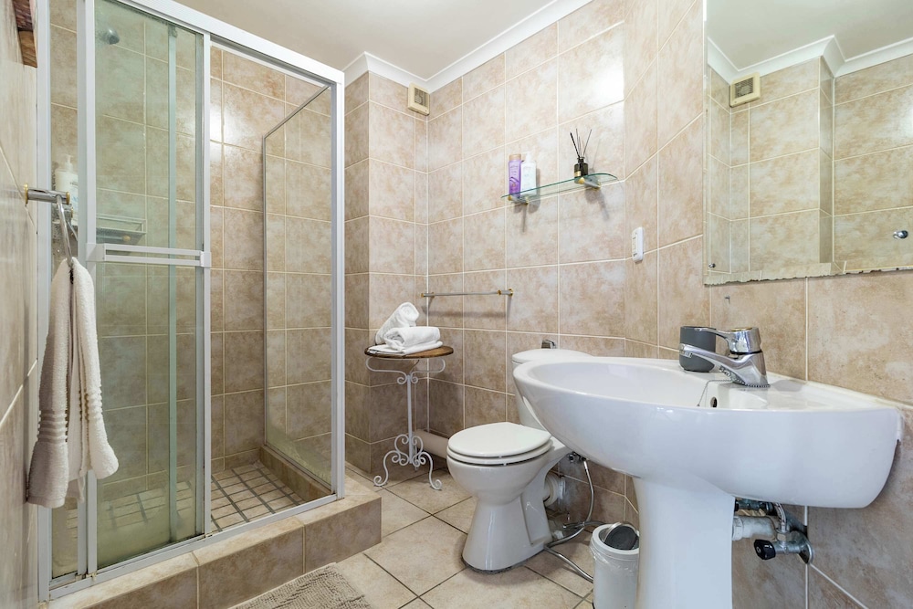 Beachfront Villa Sea Breeze ,hout Bay
