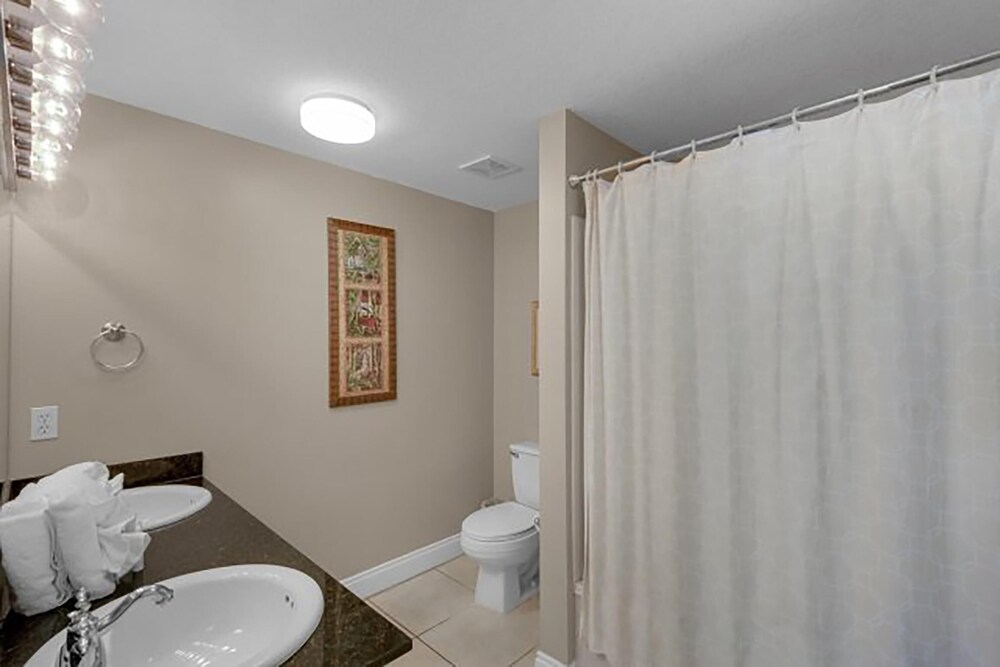 Calypso 2-2108 West