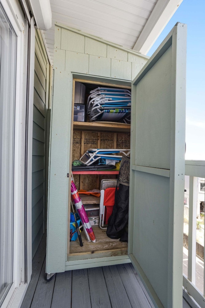 Lagoon Landing 202- Beautifully Decorated Condo With Balcony Pool Steps to Beach Lagoon
