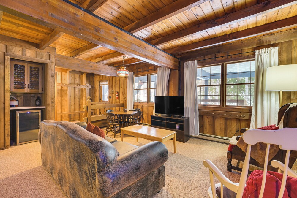 2 Mi to Schuss Mountain: Cozy Cabin w/ Deck