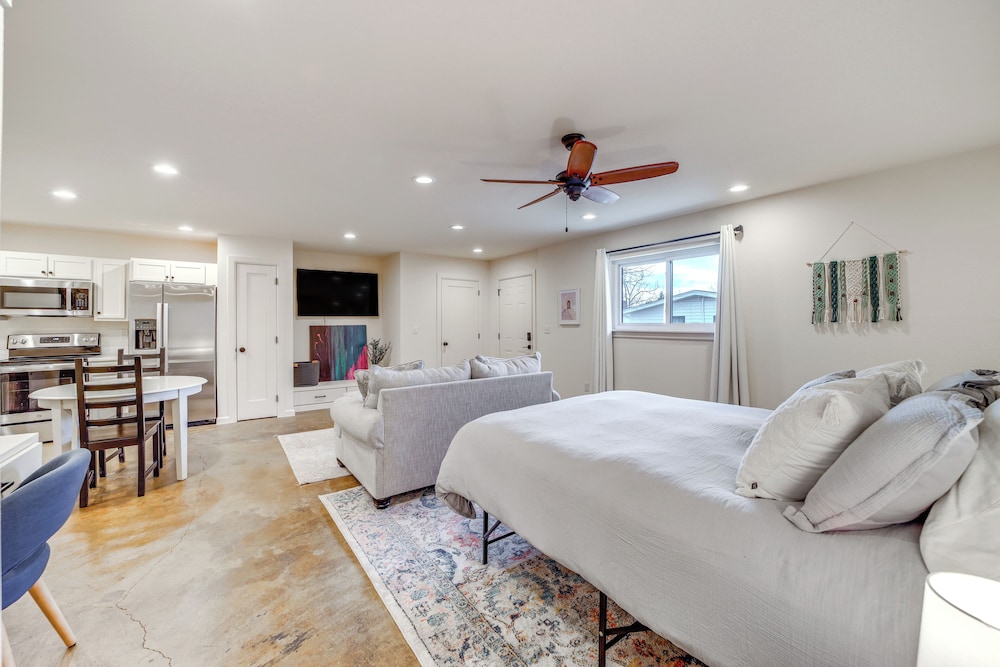 Central & Modern Studio w/ Workspace in Owasso!