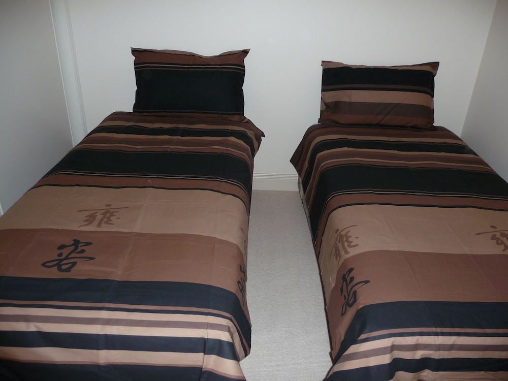 City Escape 3BD in Adelaides East End 5